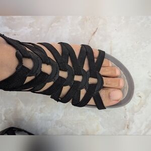 Yuu Womans Summer sandals Size 6M